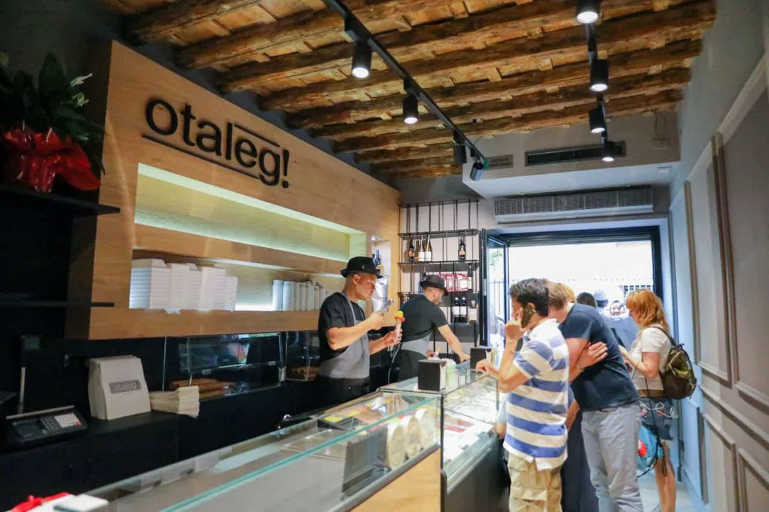 Otaleg, Rom